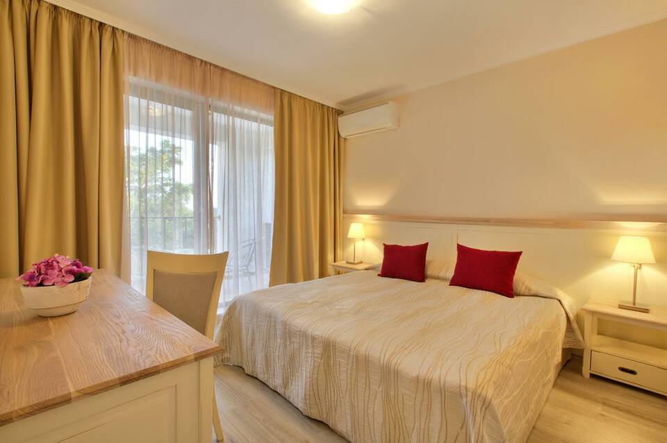 White Rock Castle Suite Hotel 3