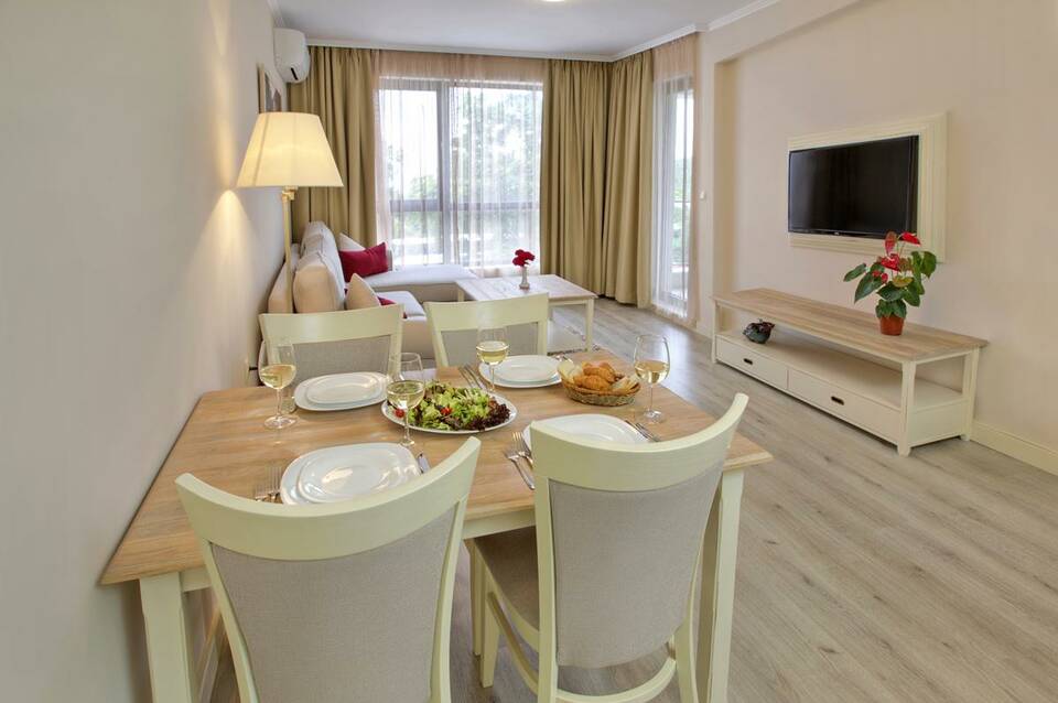 White Rock Castle Suite Hotel 4