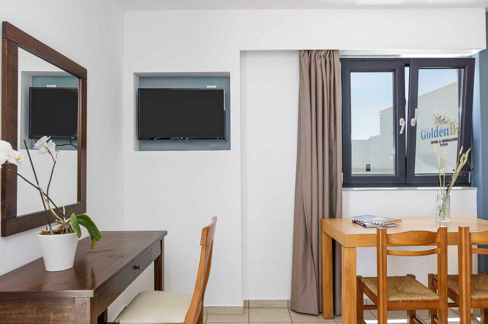 Golden Bay Hotel & Bungalows 4