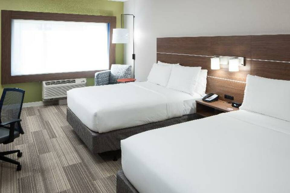 Holiday Inn Express & Suites Orlando At Seaworld 1