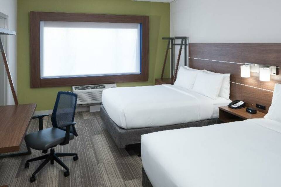 Holiday Inn Express & Suites Orlando At Seaworld 2
