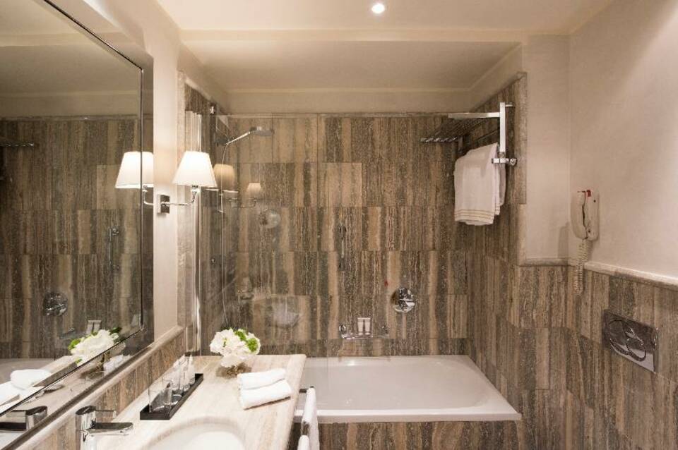 Rosa Grand Milano 5