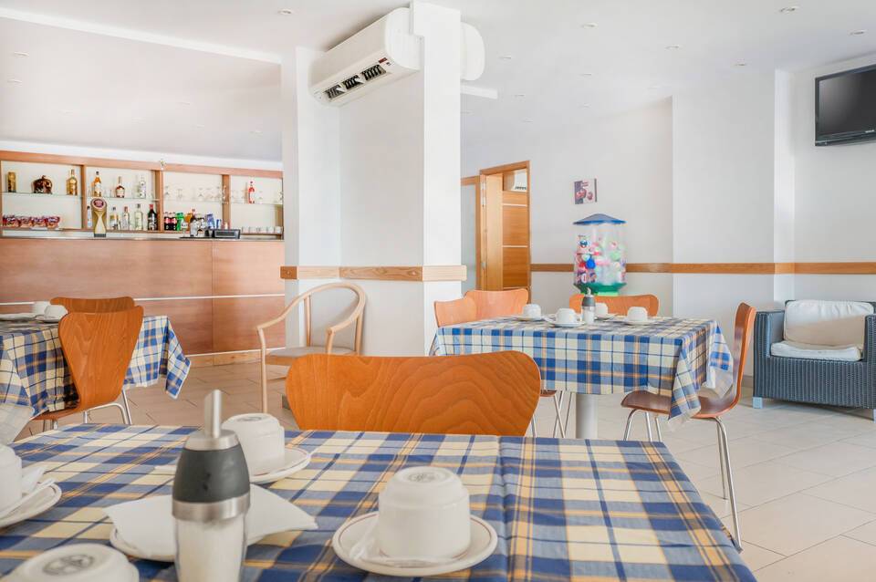 Qawra Point Holiday Complex 5