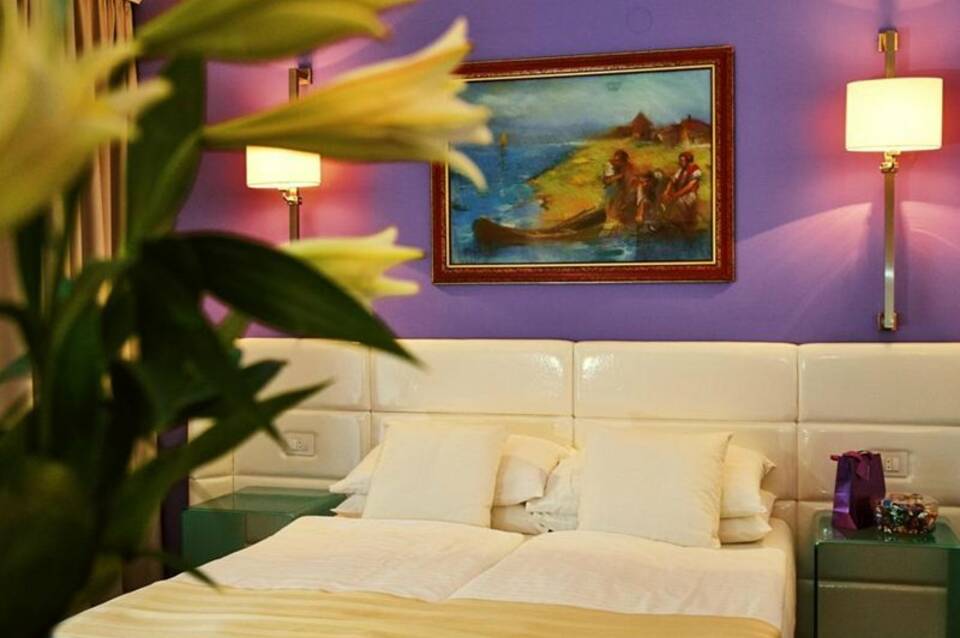 Phoenix Hotel 3