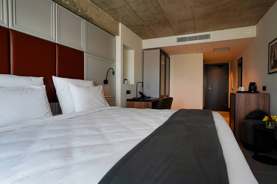 The Londoner Hotel 4