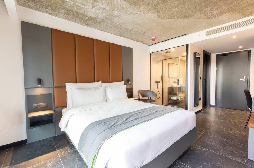 The Londoner Hotel St. Julian’s 2