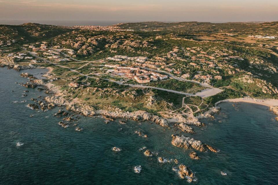 Mangia's Santa Teresa Sardinia, Curio Collection by Hilton 1