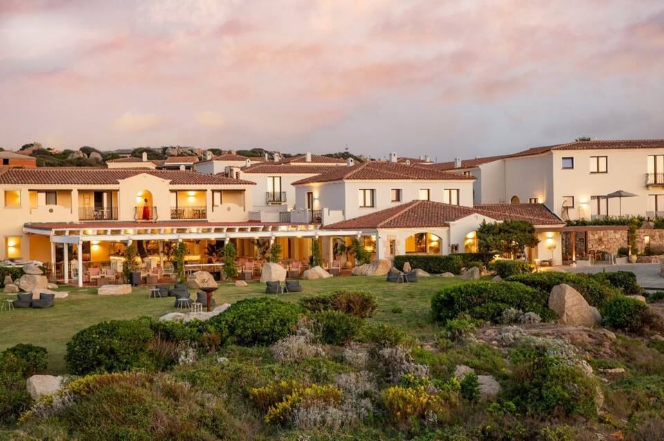 Mangia's Santa Teresa Sardinia, Curio Collection by Hilton 3