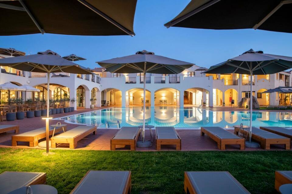 Mangia's Santa Teresa Sardinia, Curio Collection by Hilton 4