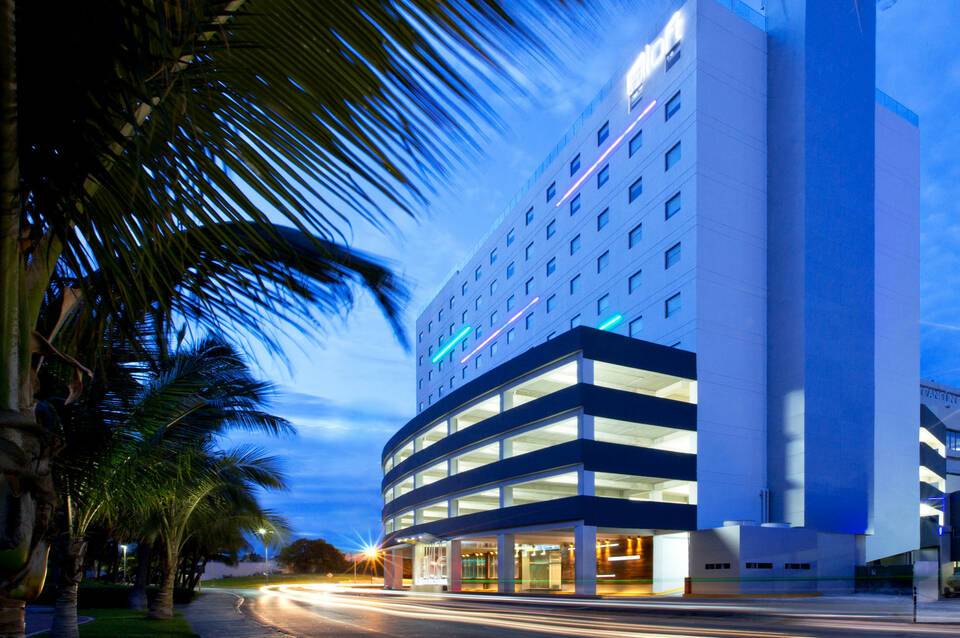 Aloft Cancun 1