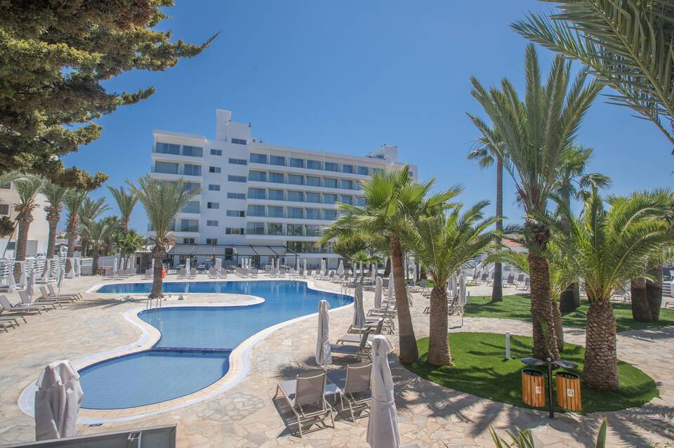 Bohemian Gardens Hotel 2