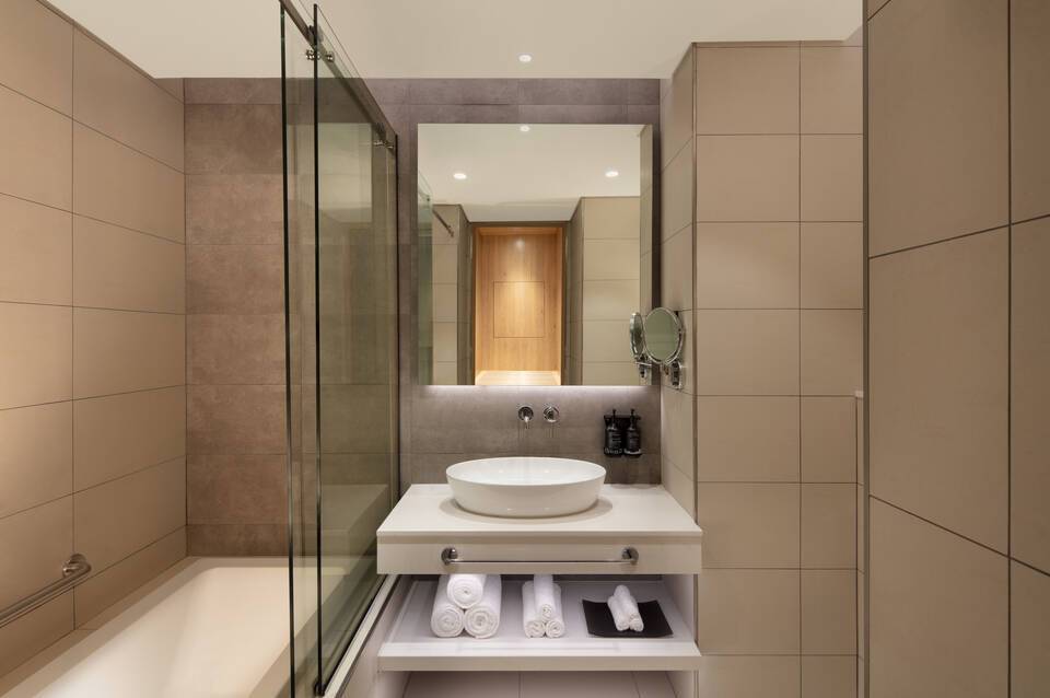 Holiday Inn Dubai Business Bay 5