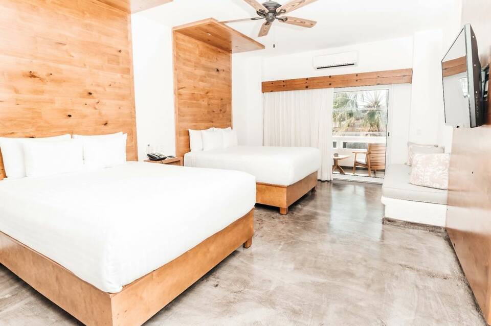Bahia Hotel & Beach House 3