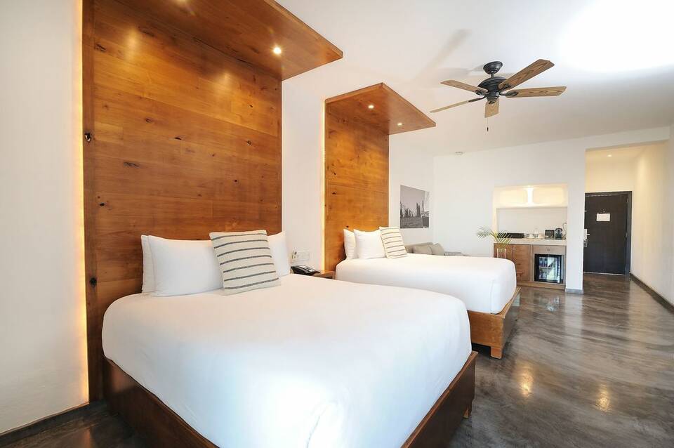 Bahia Hotel & Beach House 4