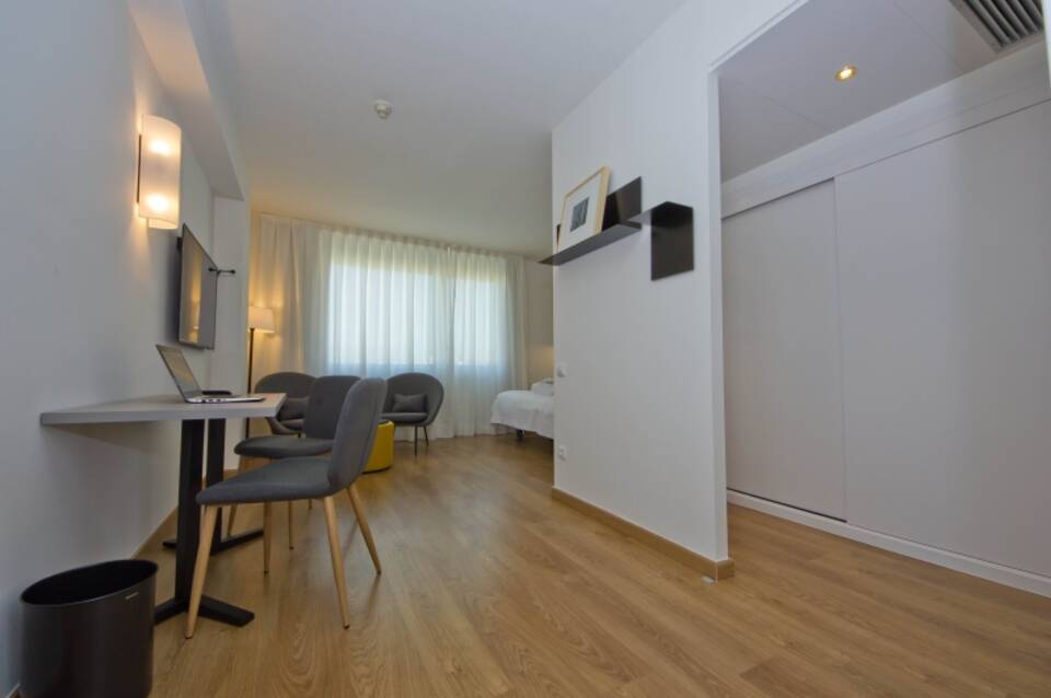Aparthotel Atenea Vallès 1