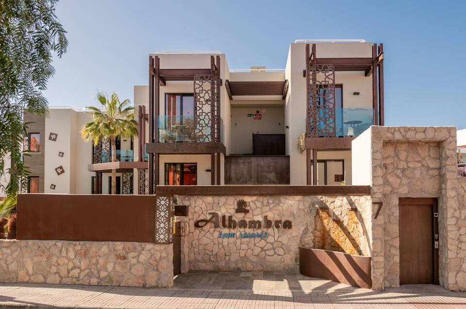 Alhambra Boutique Apartments by PMC Resorts 3
