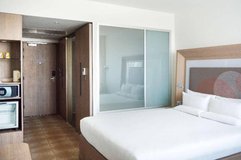 Novotel London Brentford 4