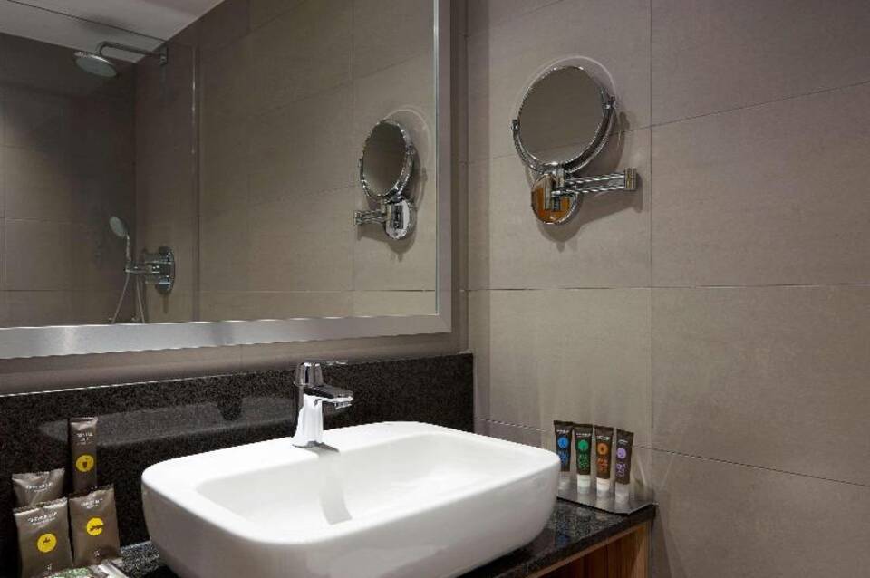 Novotel London Stansted Airport 3