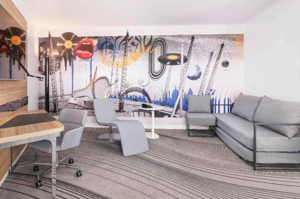 Novotel London Excel 3
