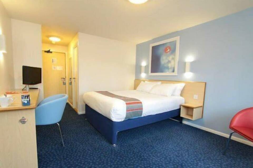 Travelodge London Central City Road  5