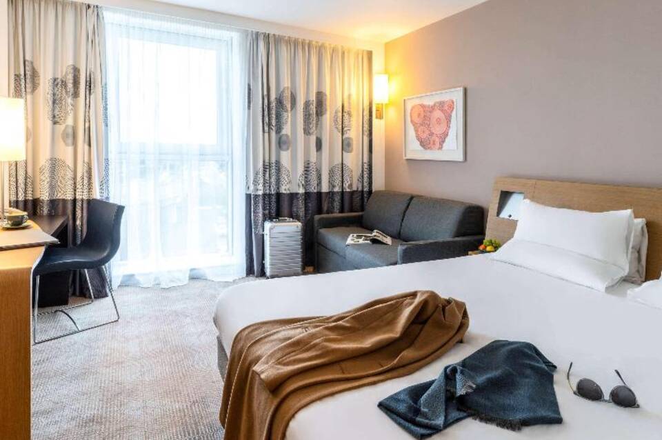 Novotel Edinburgh Park 4