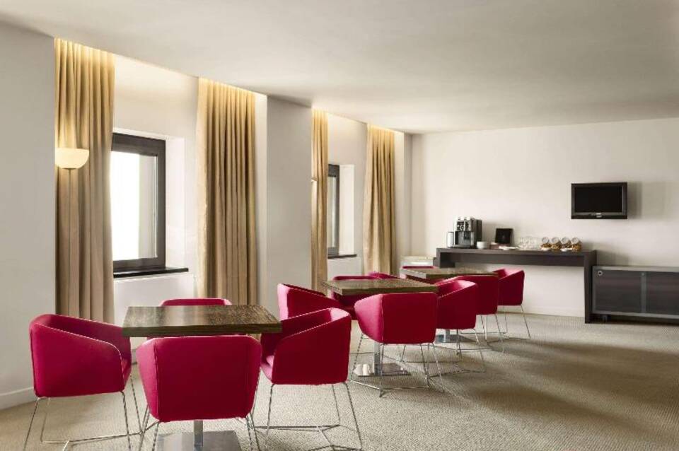 Ramada Plaza by Wyndham Bucharest Convention Center 2