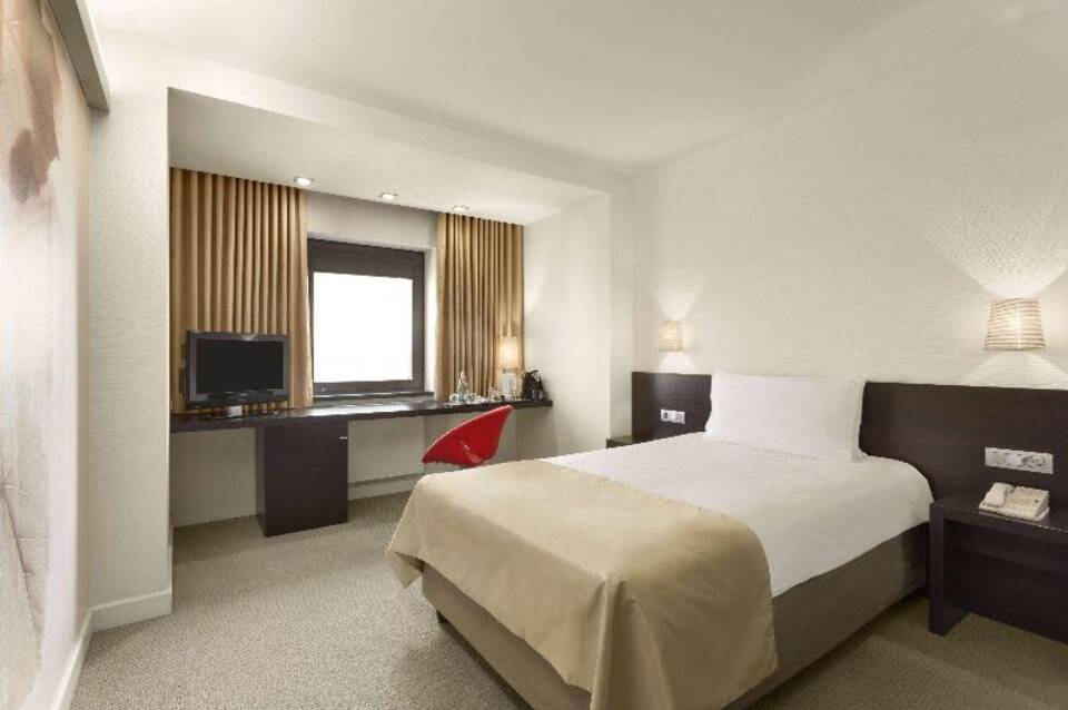 Ramada Plaza by Wyndham Bucharest Convention Center 3
