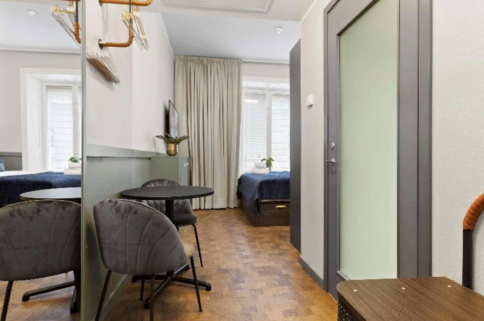 Best Western Hotel at 108 1