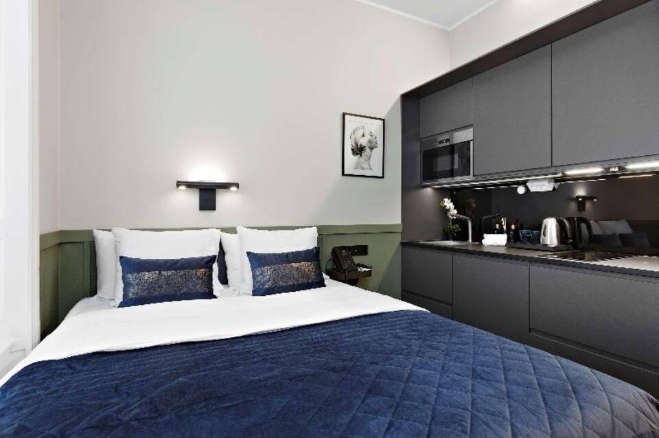 Best Western Hotel at 108 2