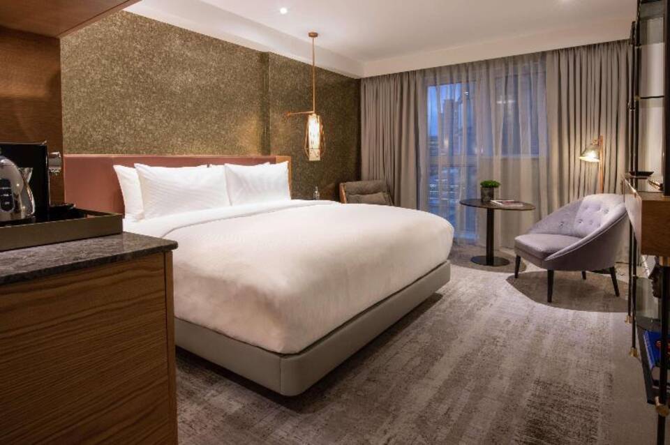 Lincoln Plaza London, Curio Collection by Hilton 2