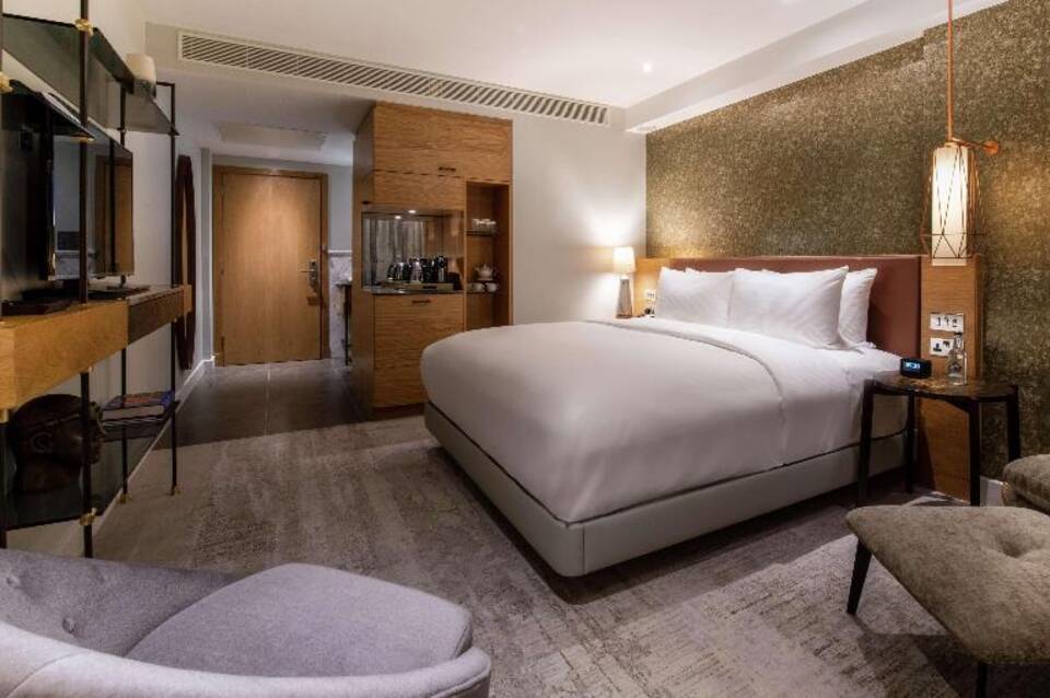 Lincoln Plaza London, Curio Collection by Hilton 5