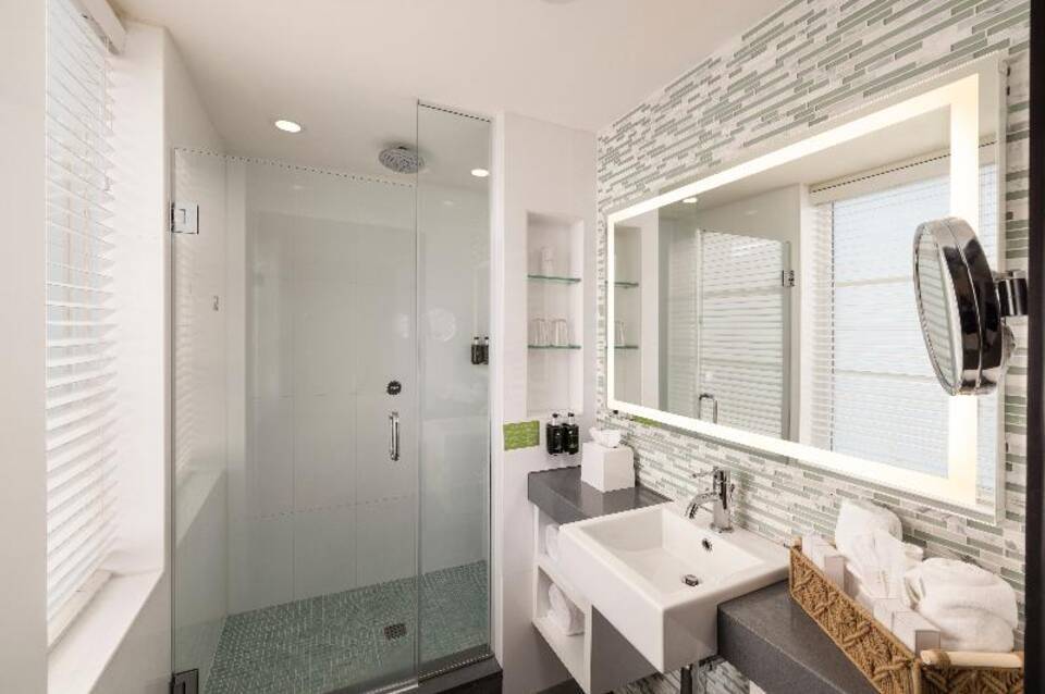 The Palms Hotel & Spa 5