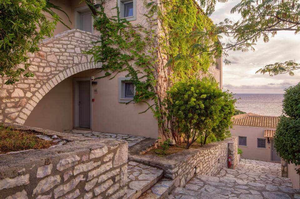 Mövenpick Resort Agios Nikolaos Sivota 2