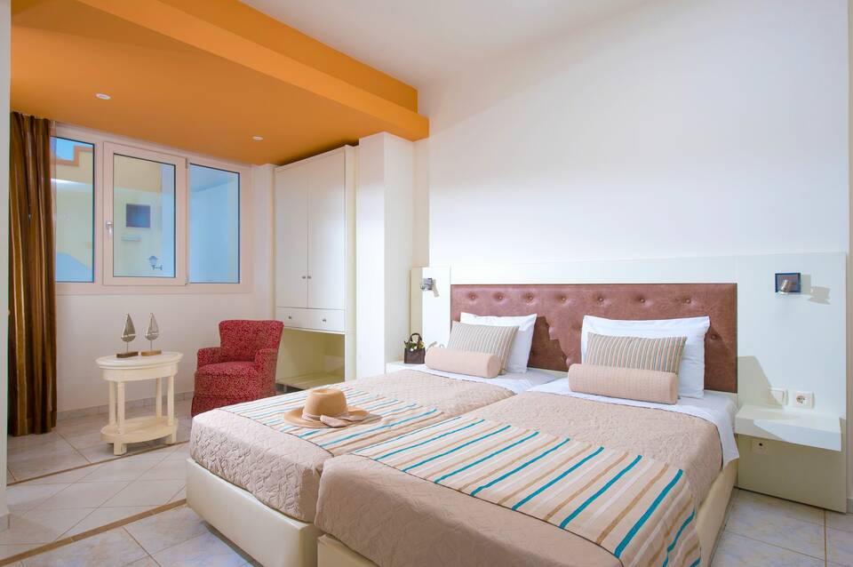 Irida Hotel Apartments 3