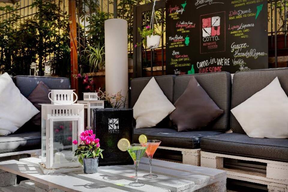 Dharma Luxury Hotel 5