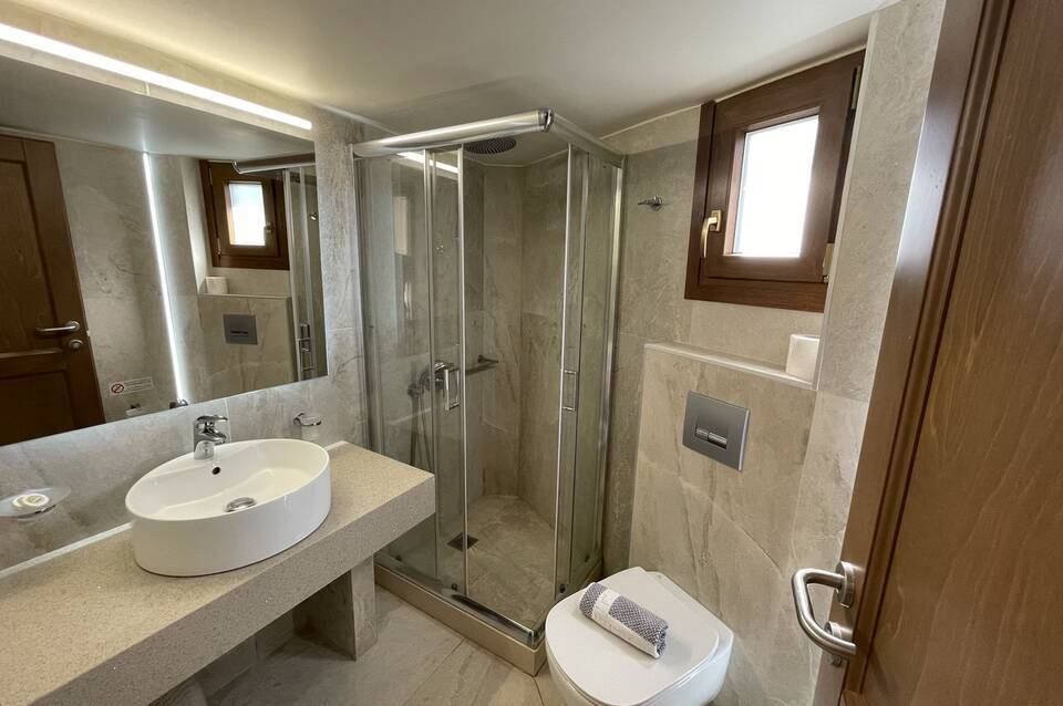 Maria Lambis Apartments 4