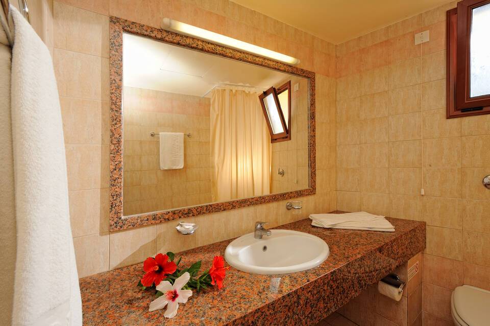 Maria Lambis Apartments 5