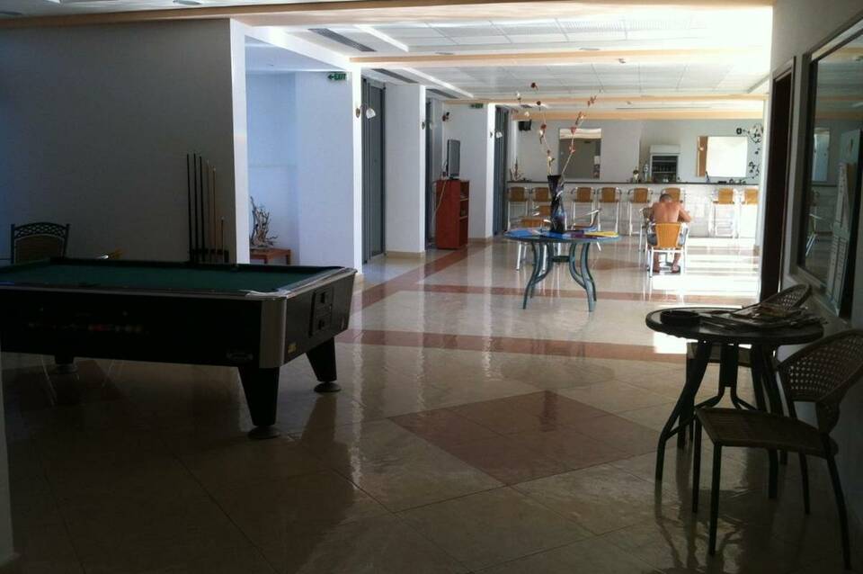 Olga's Paradise Hotel Apartments 3