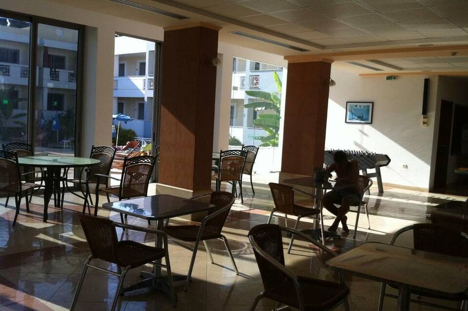 Olga's Paradise Hotel Apartments 4