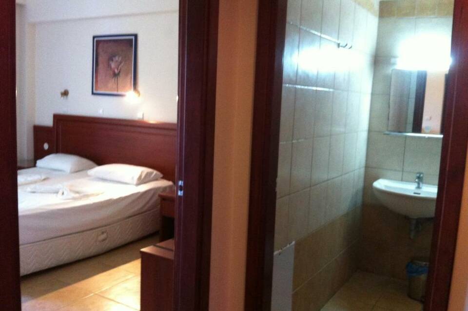 Olga's Paradise Hotel Apartments 5