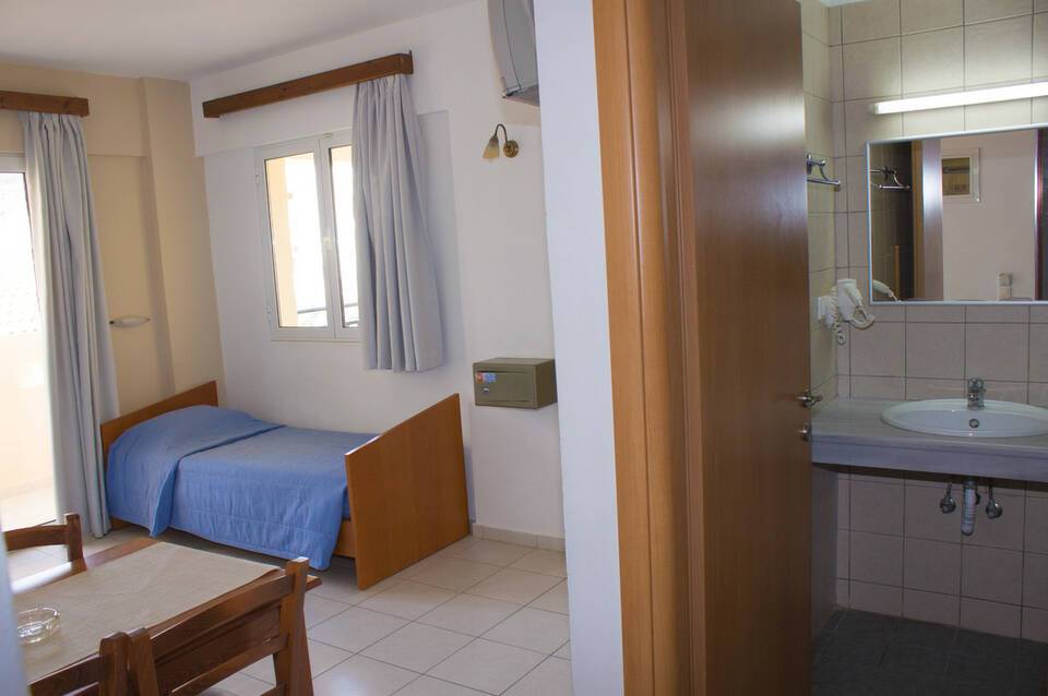 Sunshine Studios & Apartments 2