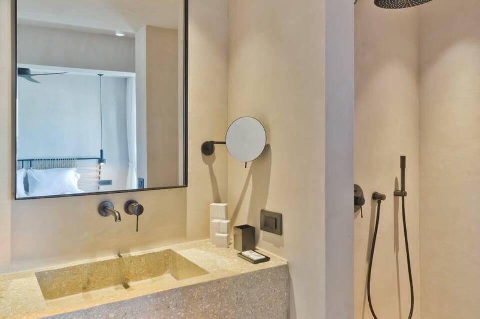 Almi Luxury Rooms 3
