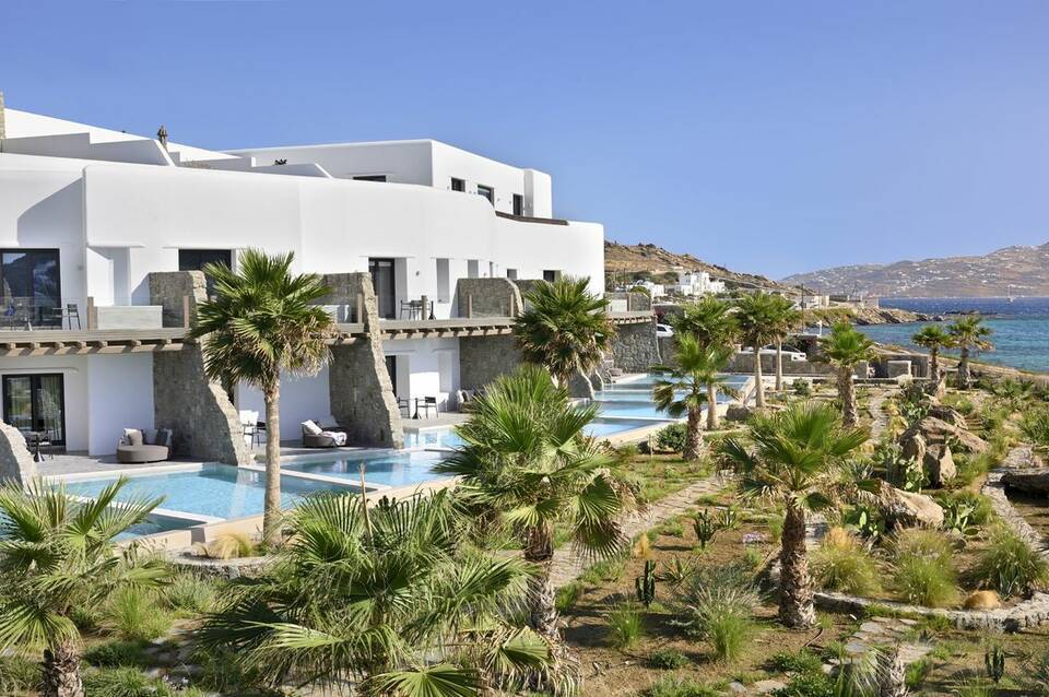 Aeonic Suites & Spa Mykonos 3