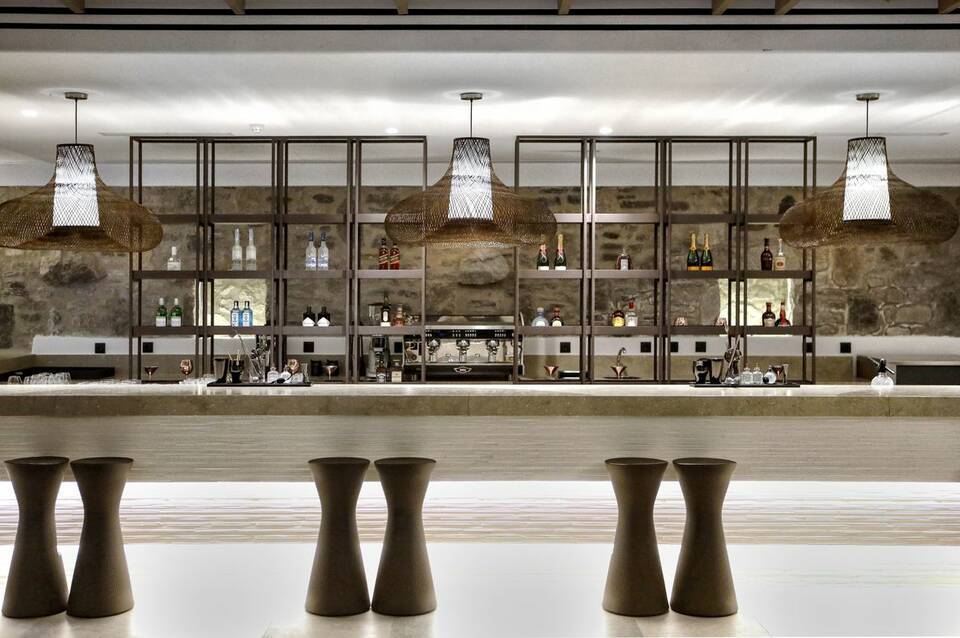 Aeonic Suites & Spa Mykonos 5