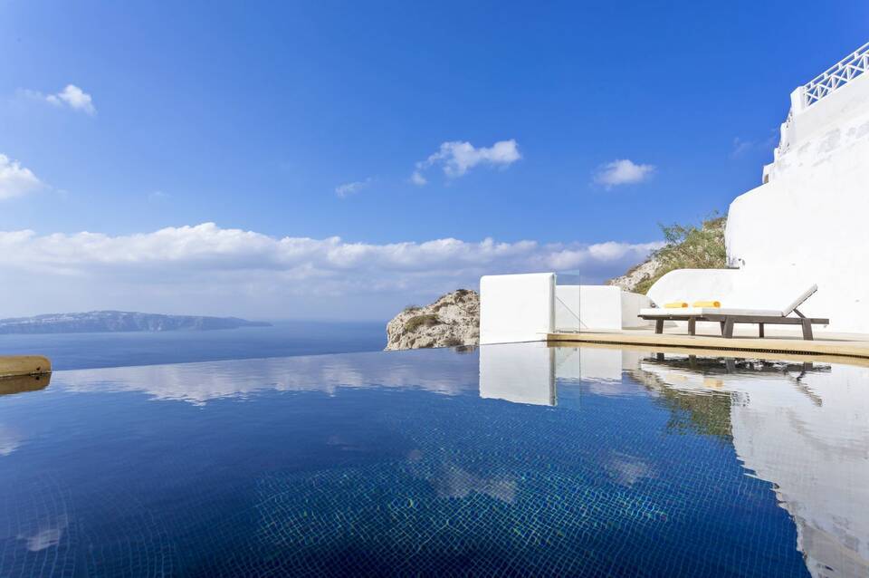 Apeiron Blue Santorini 2