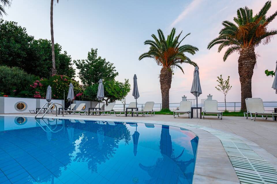 Sirocco Hotel 4