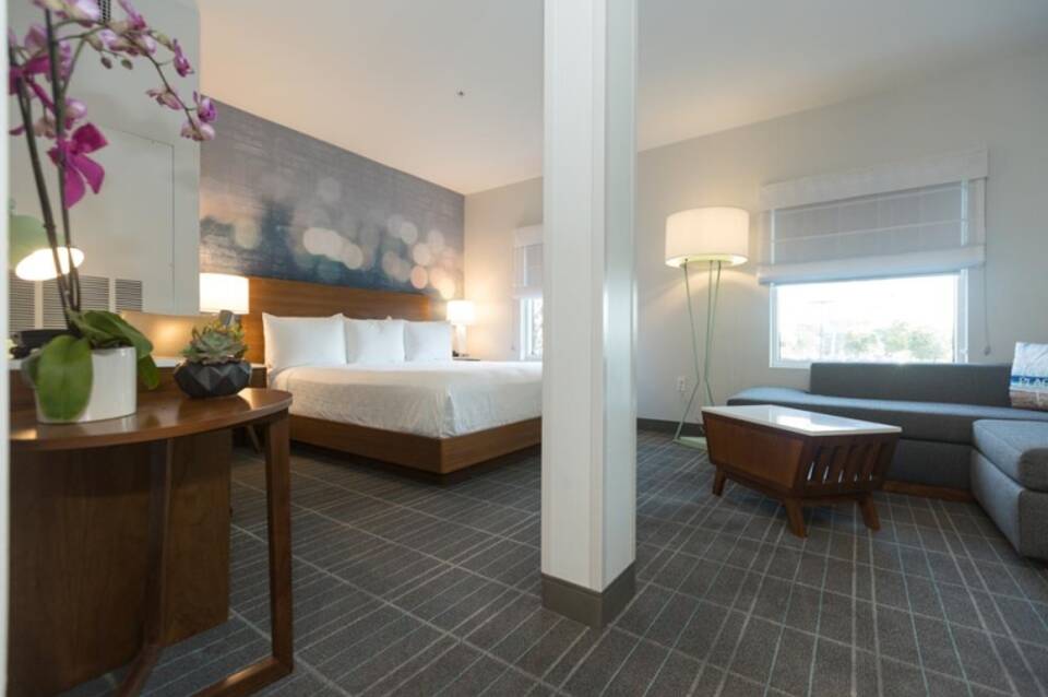 Cambria Hotel LAX 4