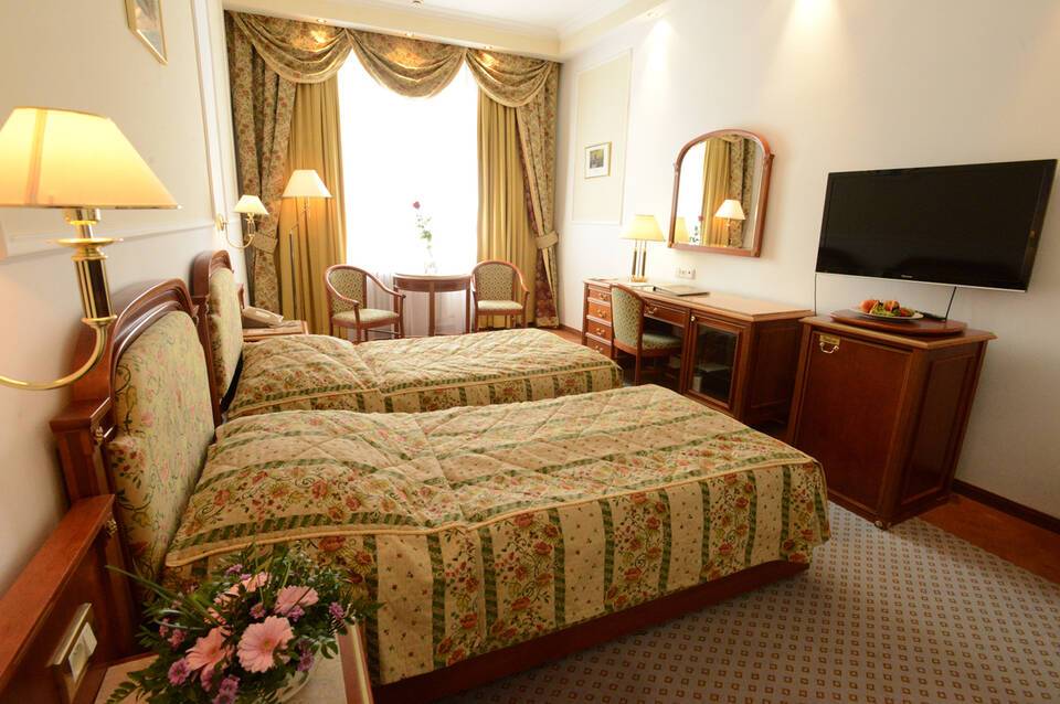 Hotel Ambassador Zlatá Husa 4