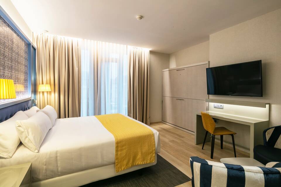 Hotel Catalonia Porto 1