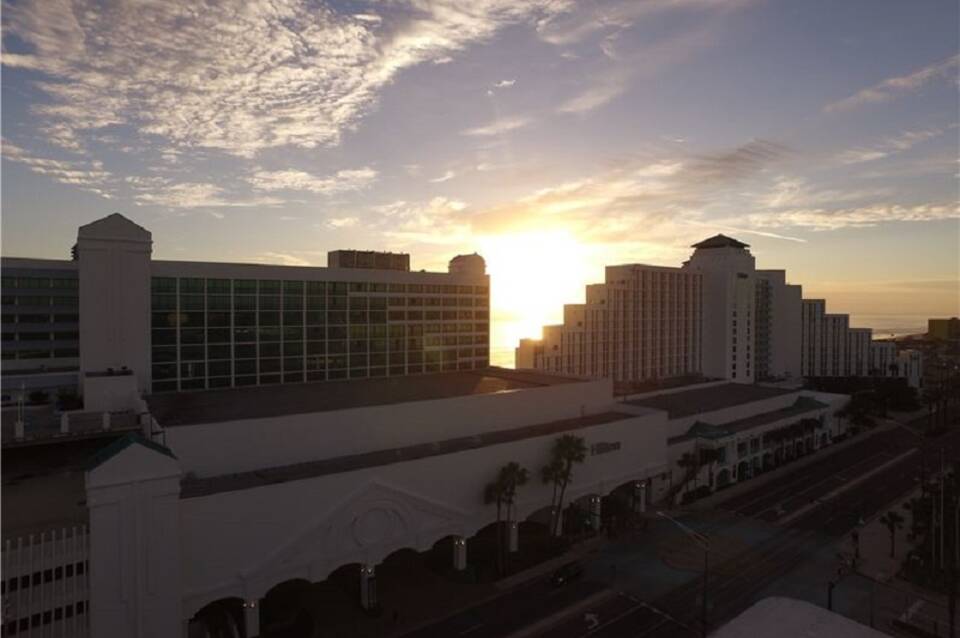 Hilton Daytona Beach Oceanfront Resort 3
